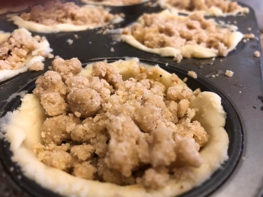 Mini Individual Apple Crumble Pies | www.thevegasmom.com