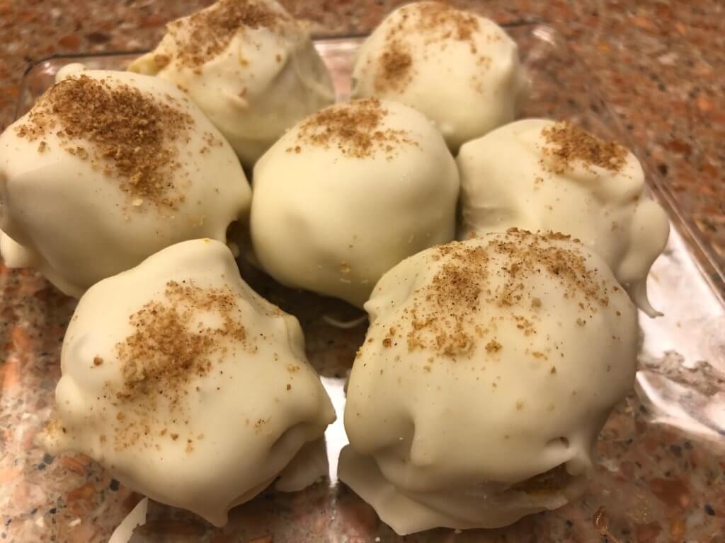 Easy Pumpkin Spice Truffles | www.thevegasmom.com