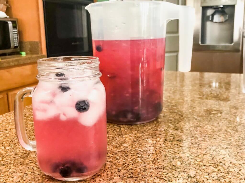 Homemade Blueberry Lemonade | www.thevegasmom.com