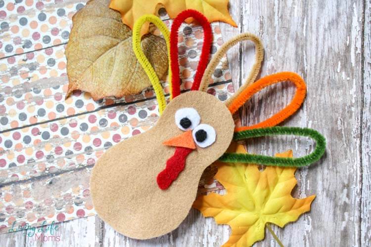 15 Thanksgiving Crafts You Need to Make ASAP | www.thevegasmom.com