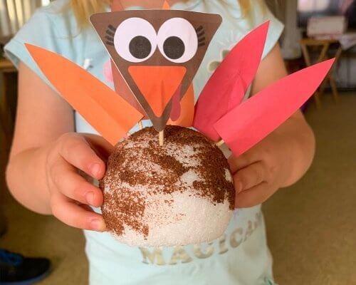 15 Thanksgiving Crafts You Need to Make ASAP | www.thevegasmom.com